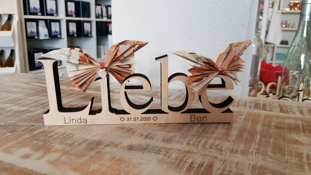 Holzschriftzug "Liebe" mit Gravur
